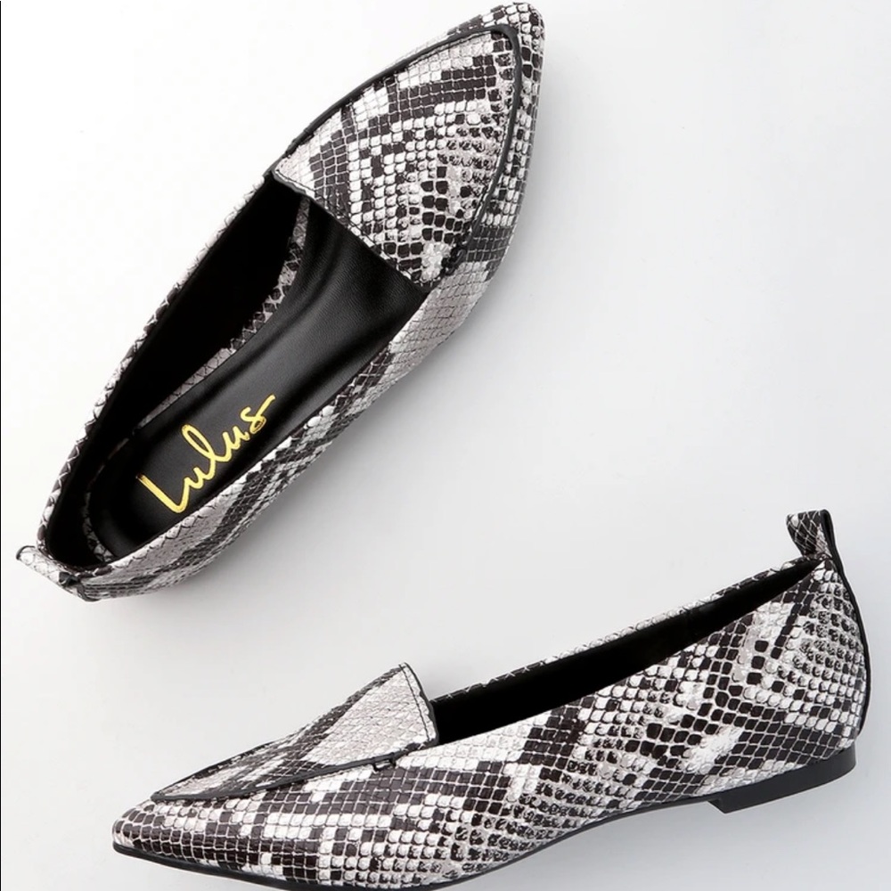 Snake Pointed Toe Loafers